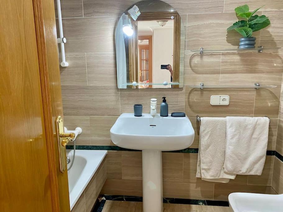شقة Seafront In Marbella With Pool And Garage المظهر الخارجي الصورة