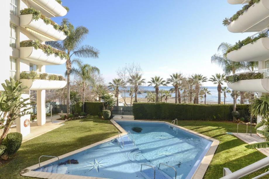 شقة Seafront In Marbella With Pool And Garage المظهر الخارجي الصورة